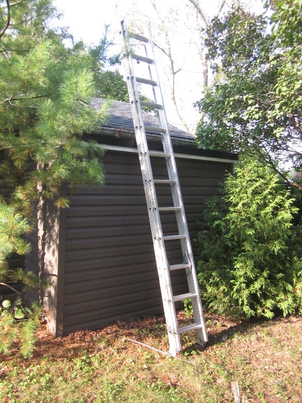 20 foot Extension Ladder with Removable Stand Off Arms Ladders