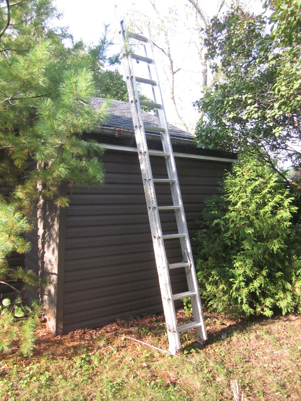 20 foot Extension Ladder with Removable Stand Off Arms Ladders