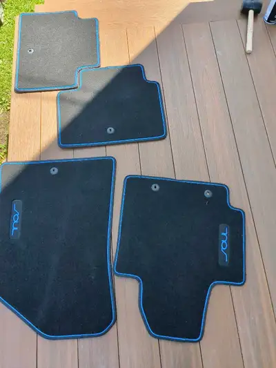 Améliorez l'intérieur de votre véhicule avec cet ensemble de tapis originaux pour Kia Soul SX 2014,...