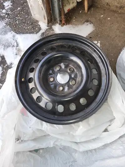 USED ONLY 1 SEASON Fits 255/65R17 tires. just the rims no tires installed.4 Steel rims with sensors.