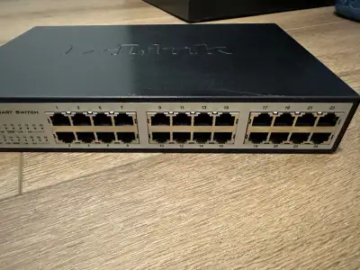 Selling a used but in great working condition D-Link DGS-1100-24 Gigabit switch. Easily upgrade and...