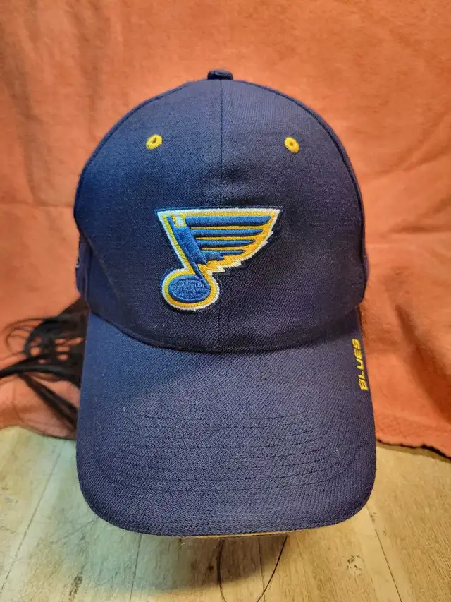 St Louis Blues CCM NHL Hockey Cap Hat Mens L/XL Embroidered