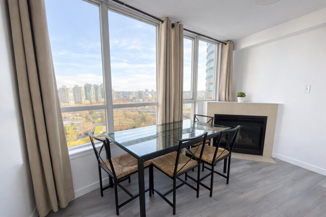 FURNISHED PRIVATE ROOM FOR RENT DOWNTOWN VANCOUVER FOR NEWCOMERS in Room Rentals & Roommates in Vancouver - Image 13