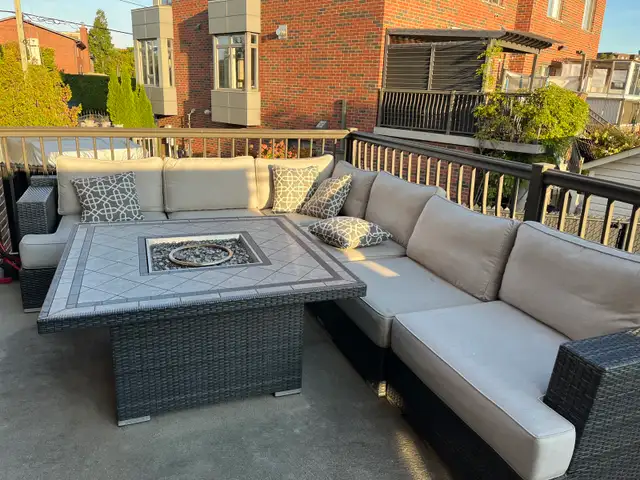 outdoor furniture and fireplace in Patio & Garden Furniture in City of Montréal - Image 6