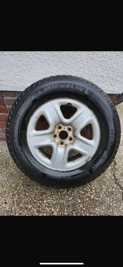 245 / 65 R 17 studless Michelin winter tires and rims. 17 inch tires and rims Used on a Toyota Highl...