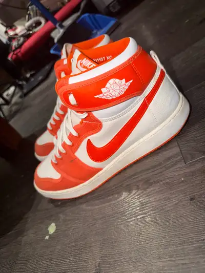 Nike Air Jordan 1 High, View more