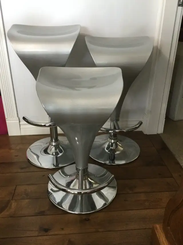 Chrome/Acrylic Contemporary  Bar Stools - Set Of 3 in Chairs & Recliners in Penticton - Image 9