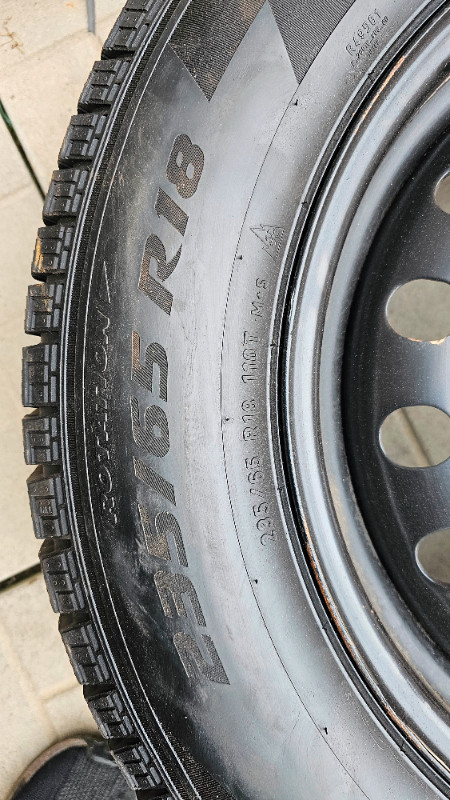 235/65/18 Pirelli winter tires 90% tread with steel rims 5x114.3 in Tires & Rims in Markham / York Region - Image 4