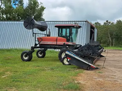 2005 MacDon/Premier 2952 swather with 962 30ft draper head. Very nice condition 2nd owner swather wi...