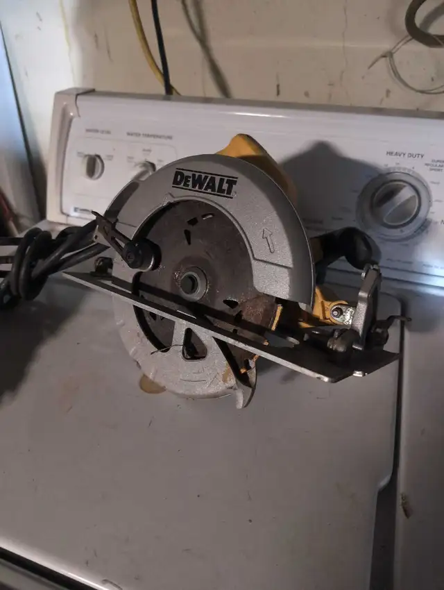 DeWalt Circular Saw in Power Tools in Kitchener / Waterloo - Image 4