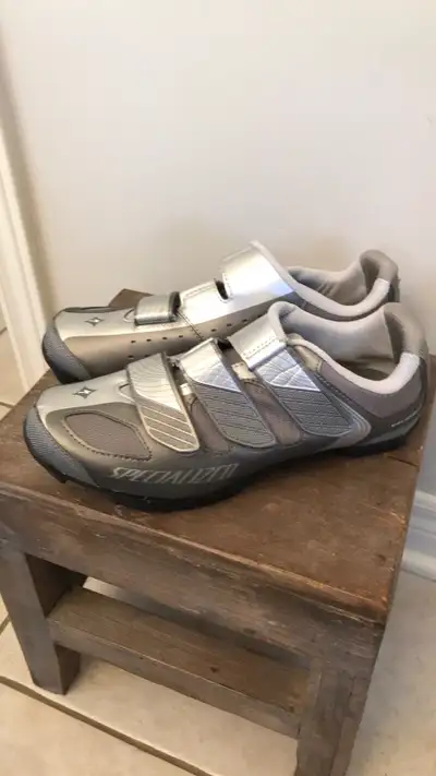 Women’s Riata Mountain Bike Shoes Size 9, View more