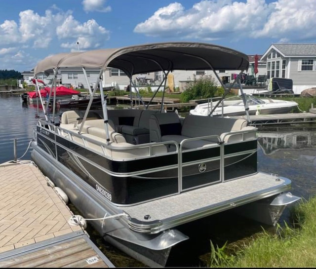 2022 Legend Splash + Cottage Pontoon Powerboats & Motorboats