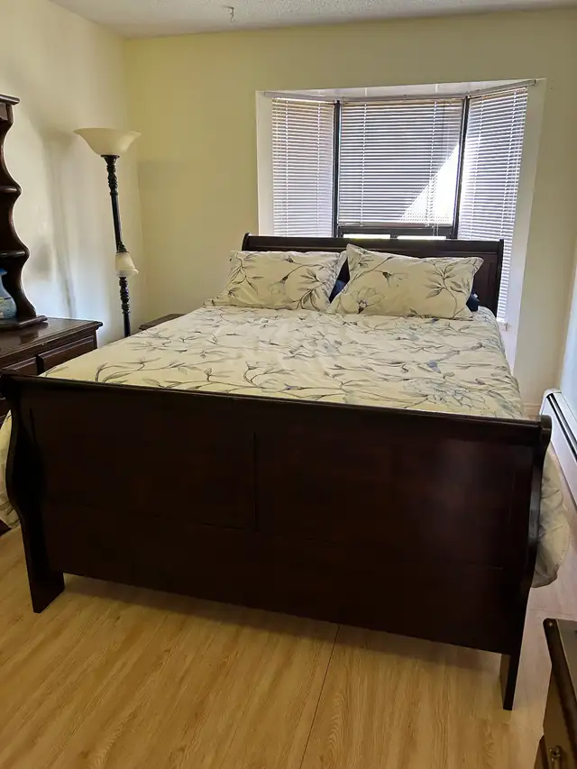 QUEEN SLEIGHT BED FRAME64844381161985121