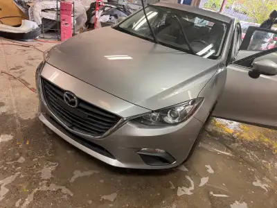  Mazda M3 