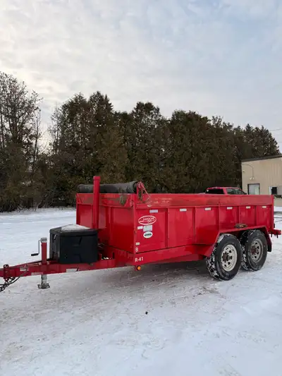 2018 remorque dompeur Laroche Jamais servis l’hiver 6x12 2 essieux 7000lbs Inspection validé jusque...