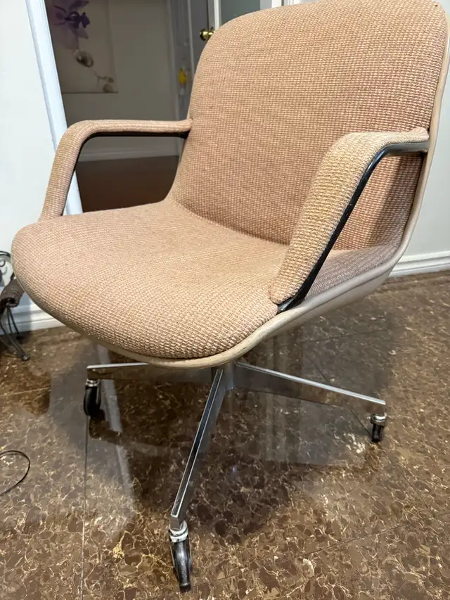 Vintage Steelcase chair in Chairs & Recliners in City of Toronto - Image 3
