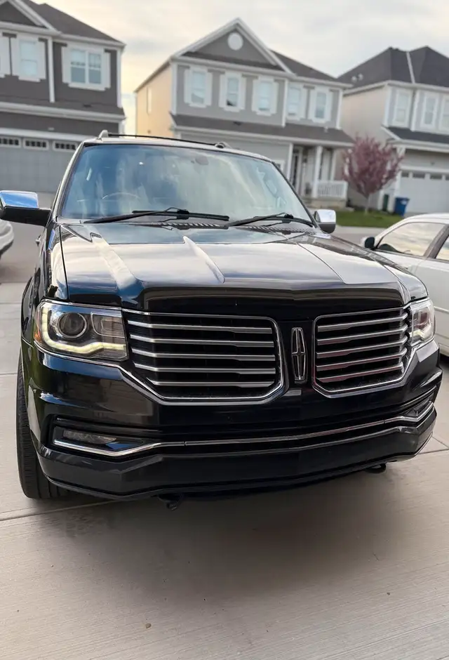 2017 Lincoln Navigator Reserve Package 8 Passengers62863707155075123