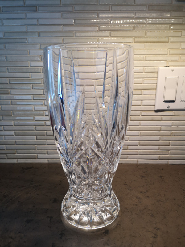 Vase en verre très lourd. in Home Décor & Accents in Longueuil / South Shore