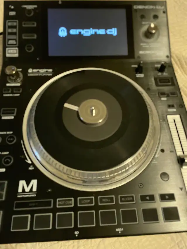 Denon SC5000m motorized platter Standalone DJ Unit in Performance & DJ Equipment in City of Toronto - Image 5