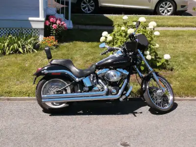 Harley softail Deuce 2001 avec 80 000km superbe son Muffler Vans.. super propre ,frein neuf avant et...