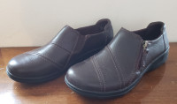 NEW in Box Clarks Leather Loafers, Brown, 7.5M