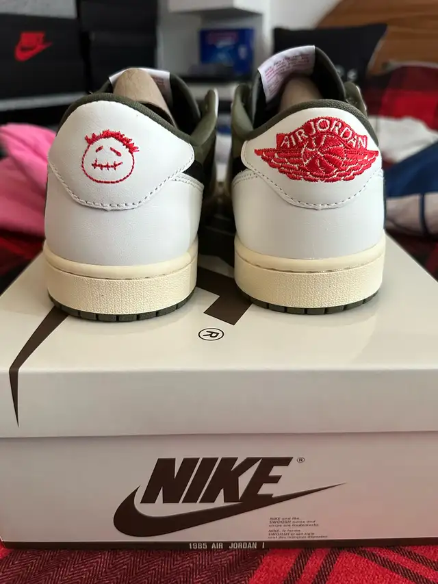 Jordan 1 Retro Low / Travis Scott Medium Olive / Size 9.5 DS in Men's Shoes in City of Toronto - Image 3