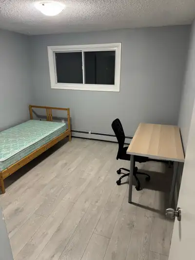 Waterloo -off-Campus Student Housing Student Housing - $650 per month plus utilities Attention Unive...