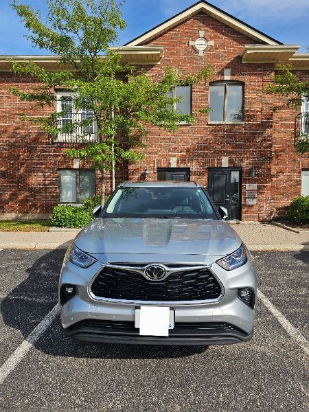 2025 Toyota highlander hybrid limited awd silver- lease transfer in Cars & Trucks in City of Toronto