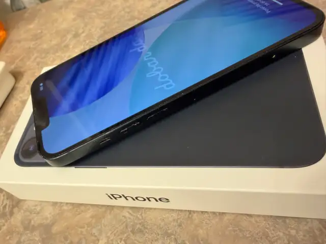 iPhone 13 - 128 GB in Cell Phones in City of Toronto - Image 5