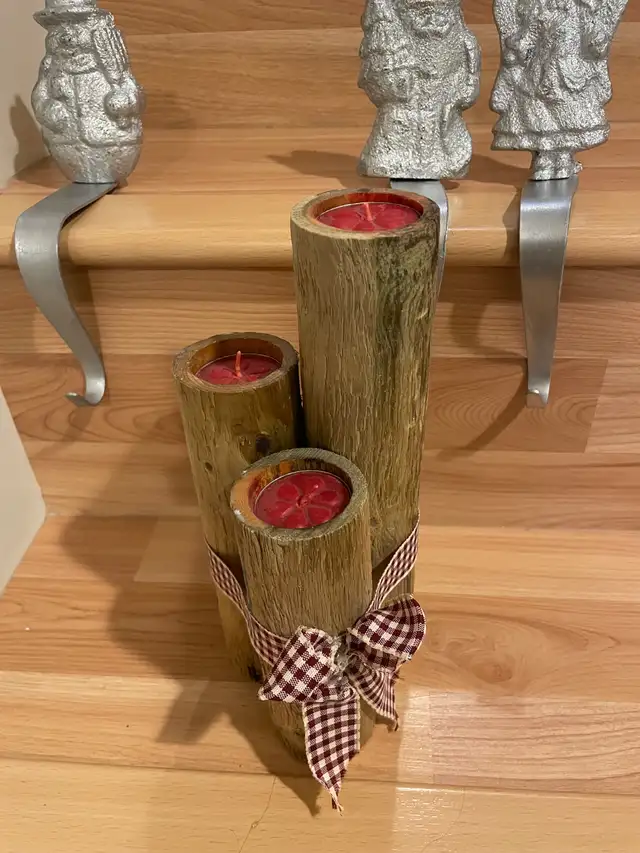 Christmas Decorations - centrepiece, stocking holders, candles in Home Décor & Accents in Edmonton - Image 4
