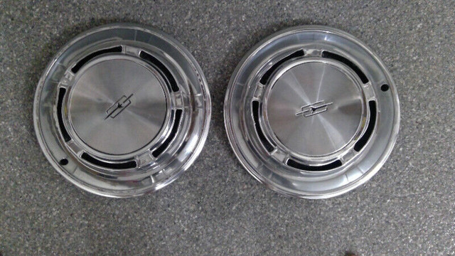Oldsmobile Car Hub Caps and Manual in Other Parts & Accessories in Brandon