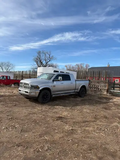 Mega cab dodge deleted 2nd owner has aftermarket rims 5 stage on fly tune dual exhaust out rear bump...