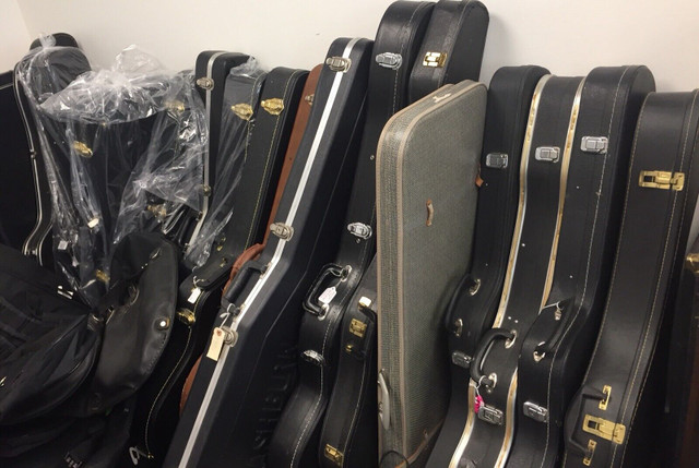 Guitar and Bass Cases & Gig Bags in Guitars in Edmonton