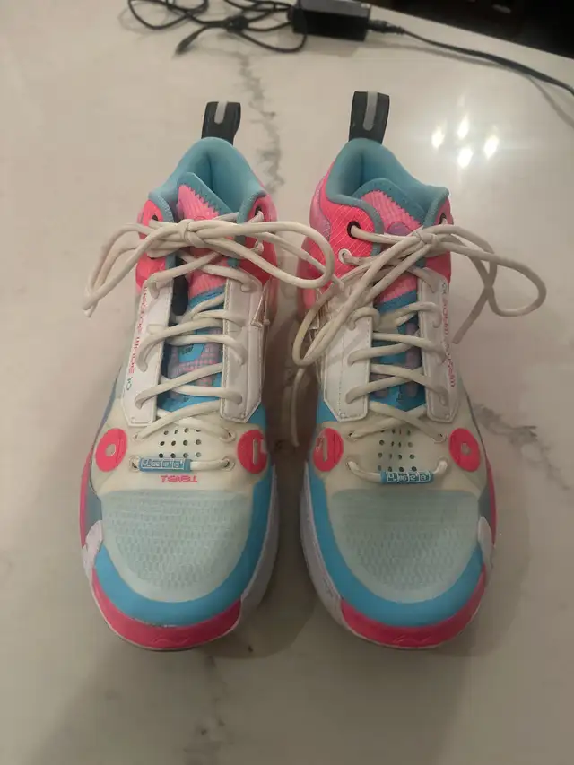 Basketball shoes SIZE 9.5 in Men's Shoes in Ottawa - Image 3