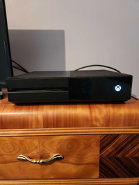 XBOX ONE 500GB WITH POWER CORD AND HDMI CABLE
