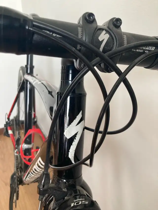 rarely used - Specialized Allez Road Bike - 52cm Frame in Road in City of Toronto - Image 7