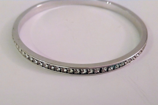 Swarovski Crystal bangle bracelet, SiGNED in Jewellery & Watches in Oakville / Halton Region - Image 4