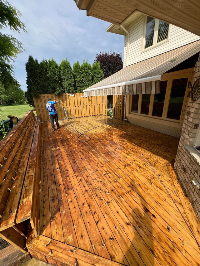 Deck Staining Crew Looking to Hire Full Time in Construction & Trades in London