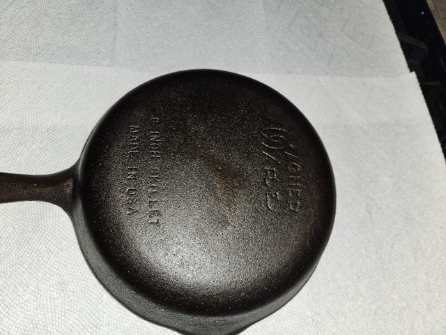 Wagner Ware Cast Iron Pan - Stylized Logo 5 in Arts & Collectibles in Belleville - Image 3