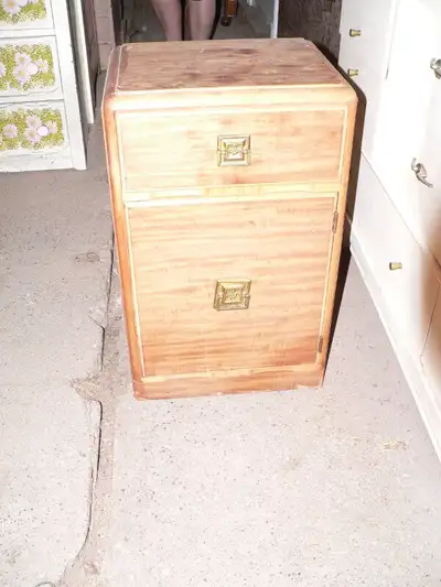 plusieurs meubles antique , vintage a différent prix, View more