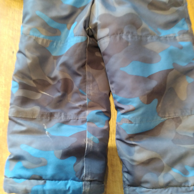 OshKosh blue camo winter coat and snowpants 3T in Clothing - 3T in Hamilton - Image 4
