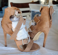 Shoes-strapped high heels-size 5.5/souliers à lanières