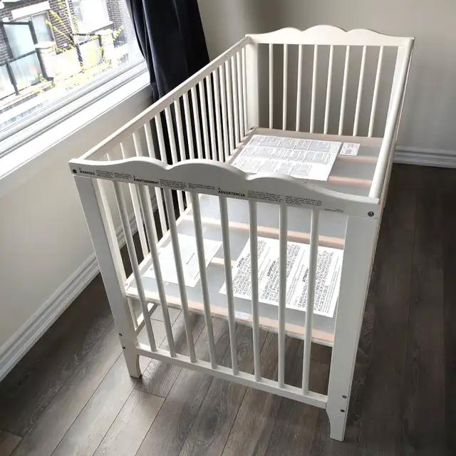 Used Crib with Mattress in Cribs in Mississauga / Peel Region - Image 4