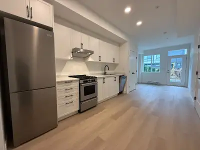 BRAND NEW ground-level garden suite in a never-lived-in townhouse at The Robinsons — Parkside Collec...