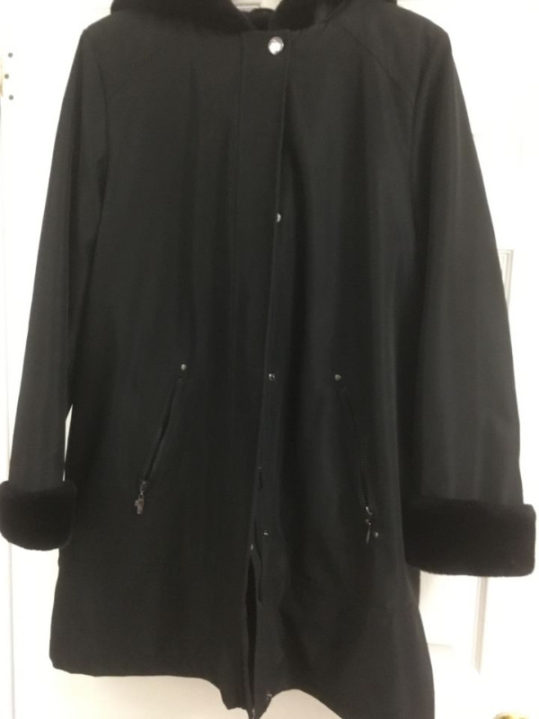 Laura rain with faux fur coat. in Women's - Tops & Outerwear in Markham / York Region