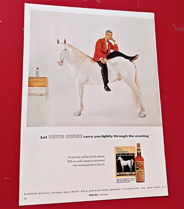 VINTAGE 1956 WHITE HORSE SCOTCH ORGINAL RETRO AD - AFFICHE 50S dans Art et objets de collection  à Ville de Montréal