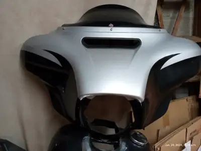 Harley Street/Road Glide Faring (both inner & outer). Super condition. No gauges. No Windshield. $40...