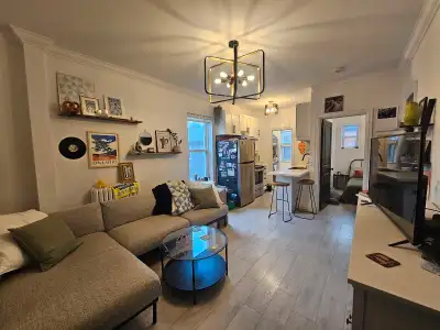 *1BED, 1BATH IN TRENDY DURAND NEIGHBOURHOOD*