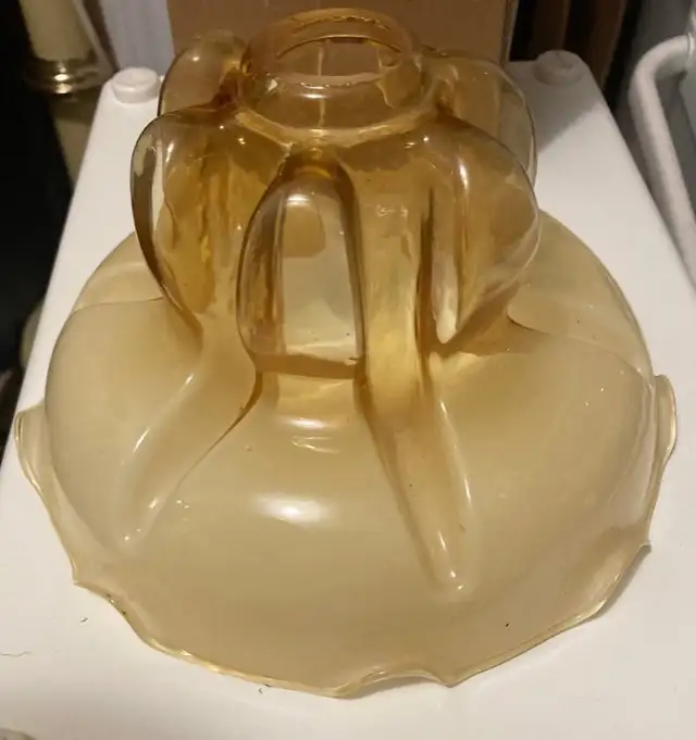 ONE Mid Century Murano 2-Tone Chandelier Glass Lampshade - $75 in Indoor Lighting & Fans in City of Montréal - Image 4