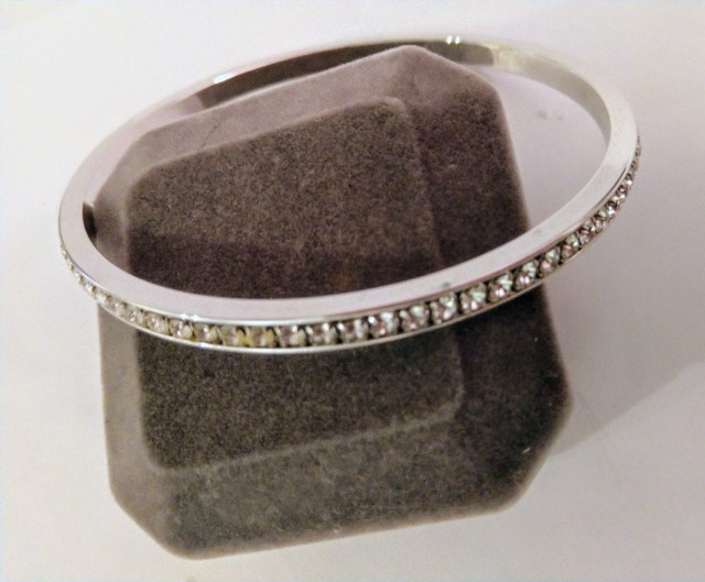 Swarovski Crystal bangle bracelet, SiGNED in Jewellery & Watches in Oakville / Halton Region - Image 3